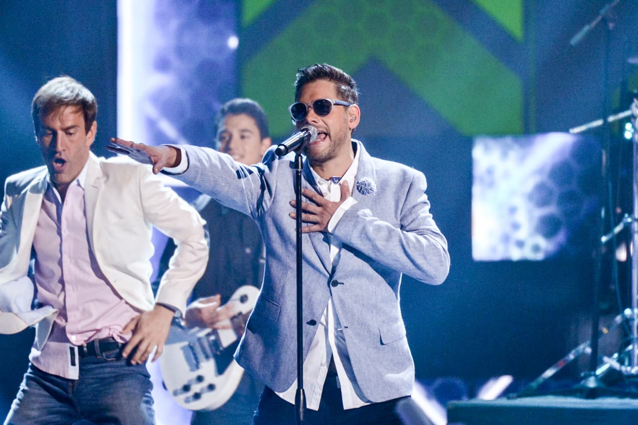 Parece que por Alan de Magneto no pasa los años. De Mauri no podemos decir lo mismo, el peinado hacia enfrente nos hace suponer que tiene problemas de caída de pelo.