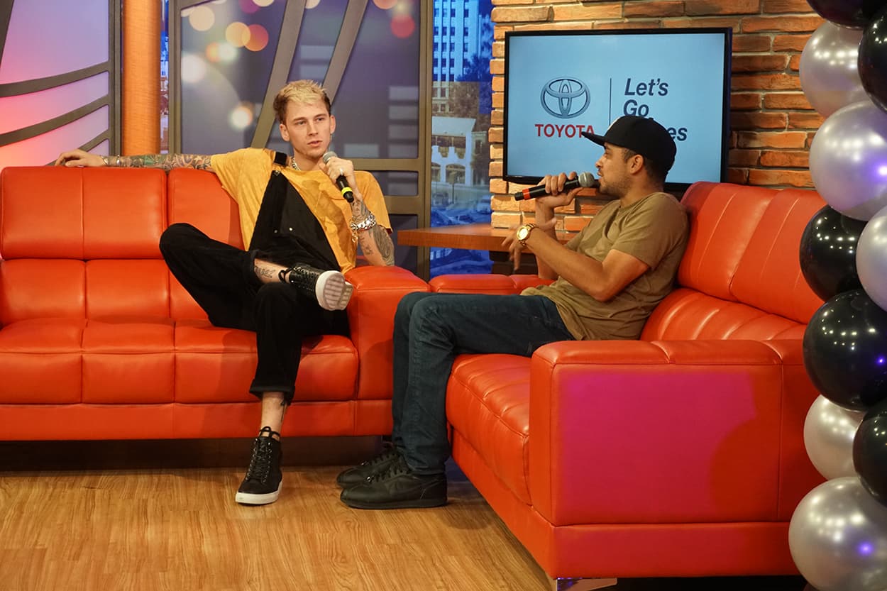 The music artist chilled and met with some of our lucky listeners inside the Uforia Lounge.