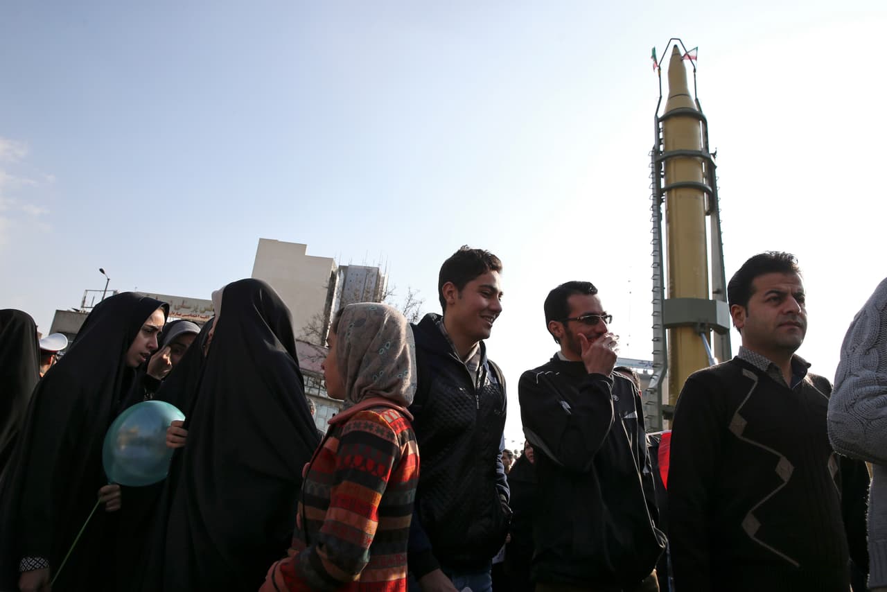 Guardia Revolucionaria de Irán advierte a Estados Unidos que sus fuerzas tienen "el dedo en el gatillo"