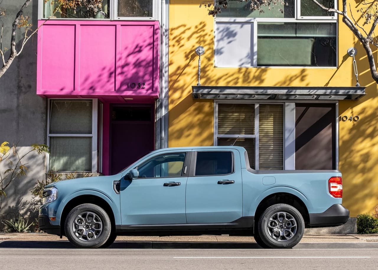 La Ford Maverick llegará a los concesionarios de Estados Unidos a partir del otoño de este año y estará disponible en los niveles de equipamiento XL ($21,490), XLT ($23,775) y Lariat ($26,985).