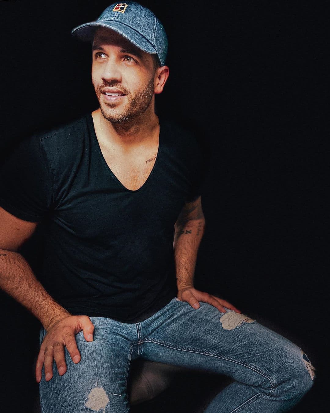 Mirando adelante y con la mejor actitud, así (como siempre) nuestro chef Yisus.