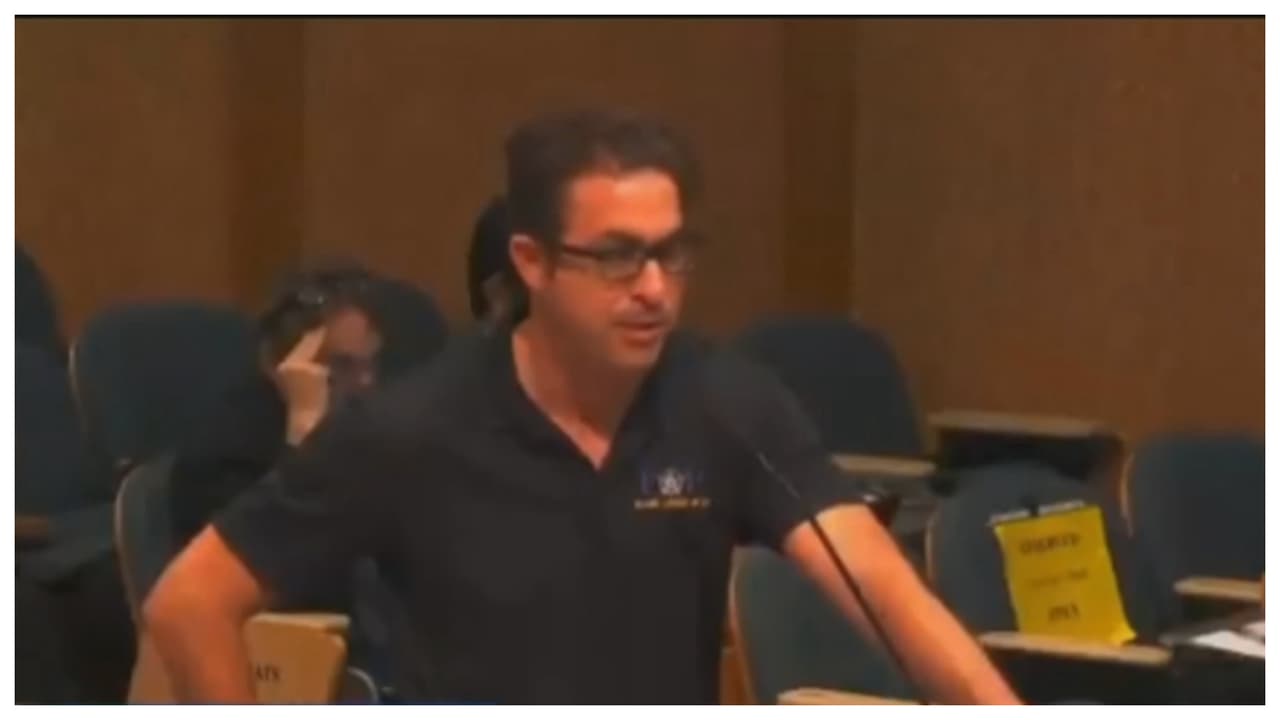 Despiden de la policía de Miami al veterano capitán Javier Ortiz