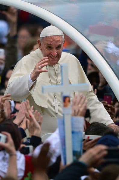 Fiel a su costumbre, el pontífice iba repartiendo sonrisas y bendiciones.
