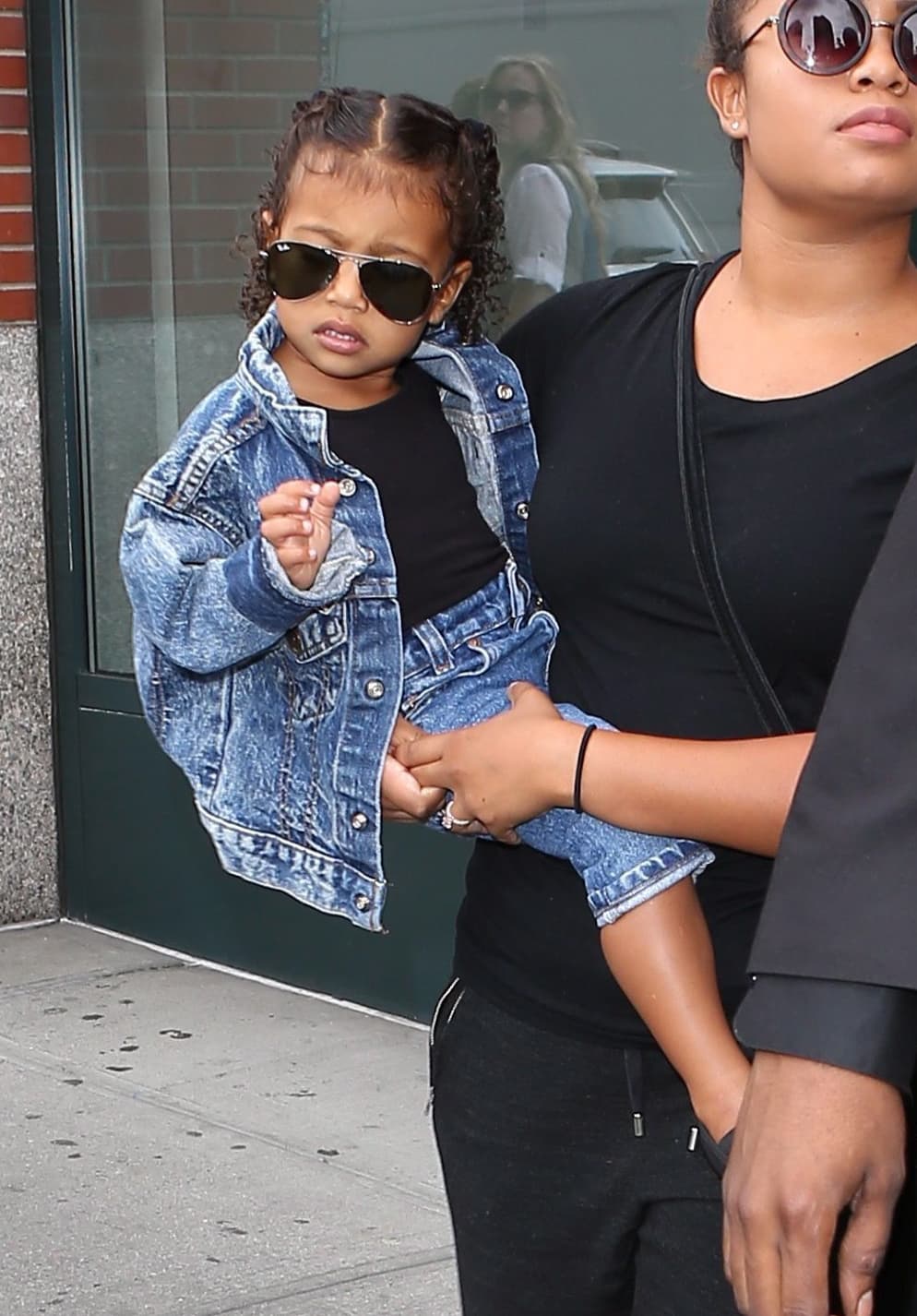 Así que podrá dar muchos consejos de moda a su hermanito.