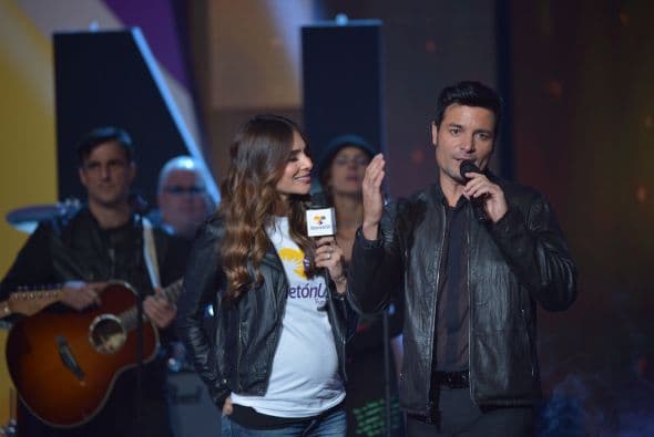 La estrella de Chayanne llenó de música y luz el foro, desde donde encantó ¡y enamoró! a los asistentes. 