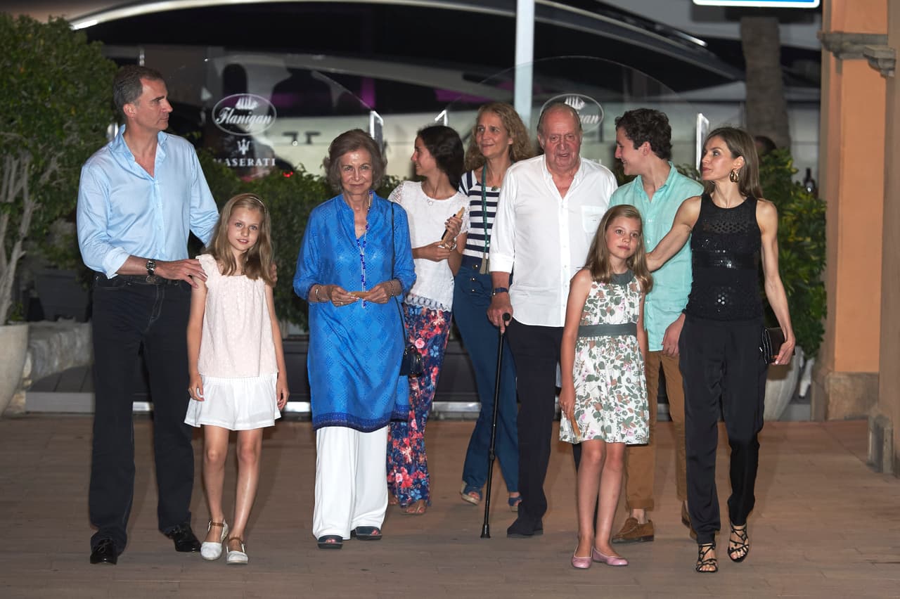 Reza un refrán que las vacaciones, aunque no sean merecidas son necesarias y la realeza no es la excepción a la regla, pues
<b> fueron como cada año a Mallorca</b>, esa paradisiaca isla donde están las casas de descanso de sus majestades.