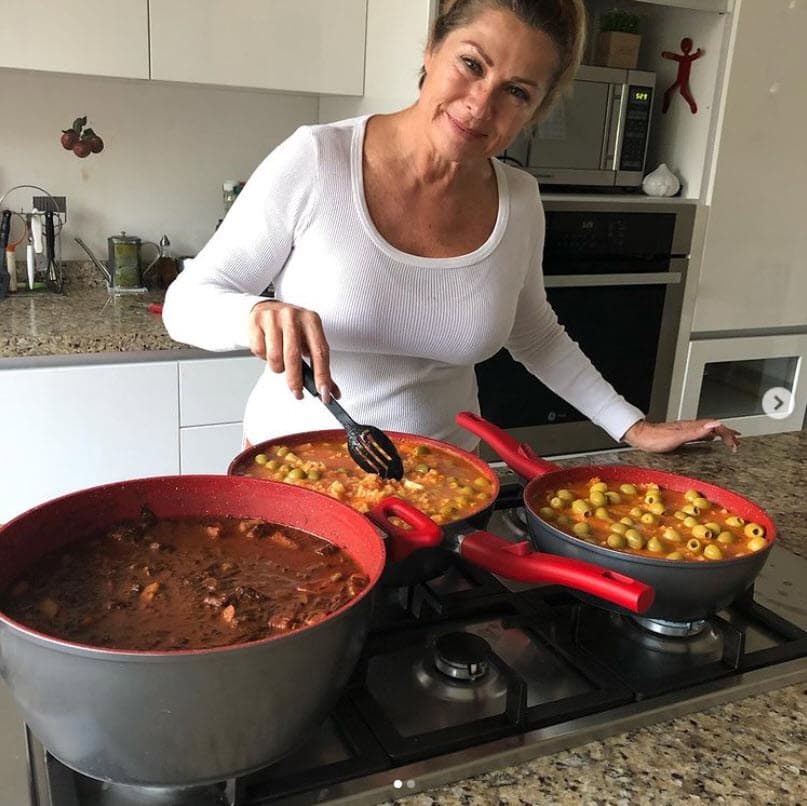 Relató que aún tiene algunas secuelas de la neumonía y por las tardes recibe oxígeno suplementario: "Estoy oxigenando mucho mejor [...] estoy haciendo ejercicios para reforzar los pulmones". 
<br>