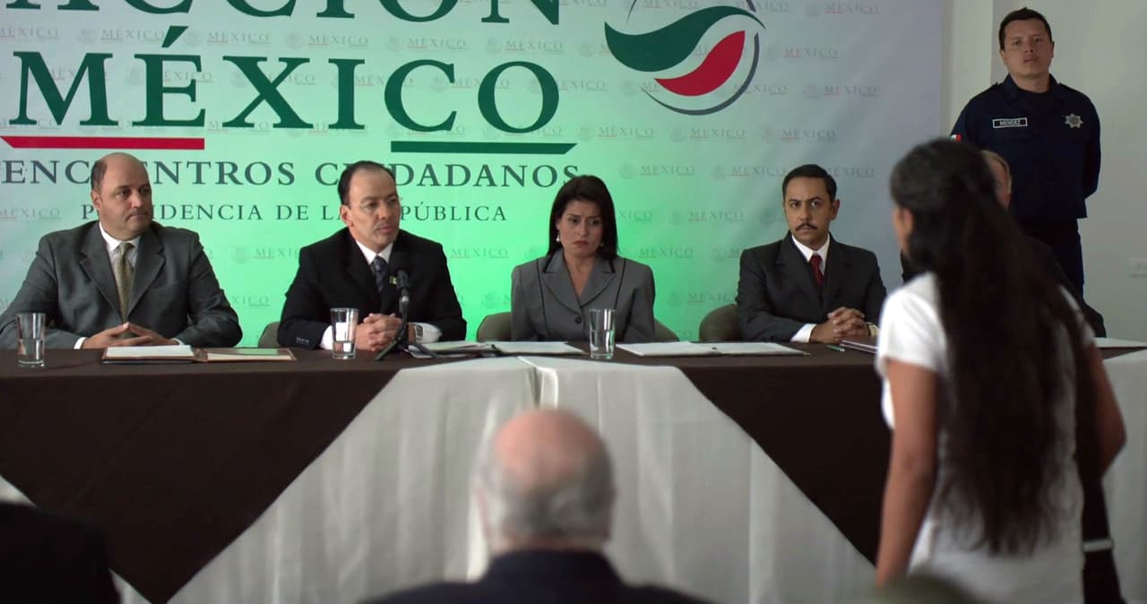 Evelina blew out in the middle of one of president Felipe Alarcón’s conferences. He was boasting about the results of his war on drugs. She spoke of her daughter’s tragedy, and of other young people who had died or disappeared, and demanded that he ‘stopped his war’.
