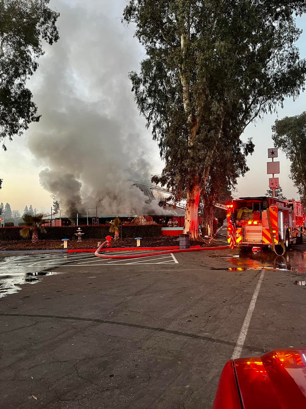 La cadena West Wind dice en su página que las instalaciones en Sacramento estarán cerradas temporalmente. 
<br>