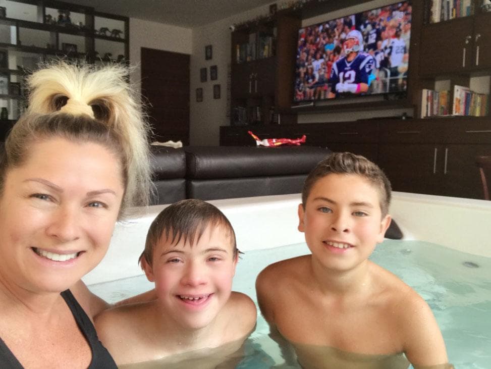 "Gracias a mi trabajo tengo una casa en Cuernavaca pequeña, pero muy a gusto, donde podemos pasar un tiempo muy agradable,
<b> hacer ejercicio, podemos nadar, podemos respirar aire puro</b>, tengo árboles frutales, salimos a caminar a la casa".
<br>