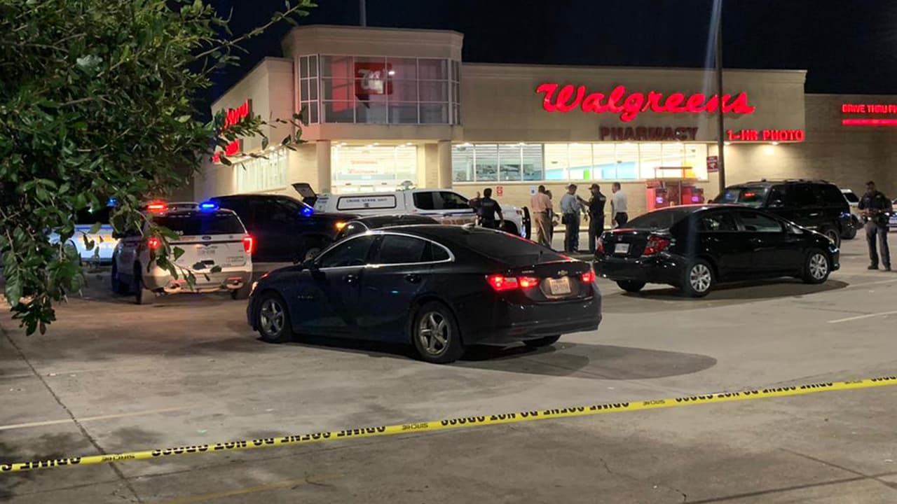 Hombre muere baleado cuando esperaba a su hija en una farmacia Walgreens: HCSO