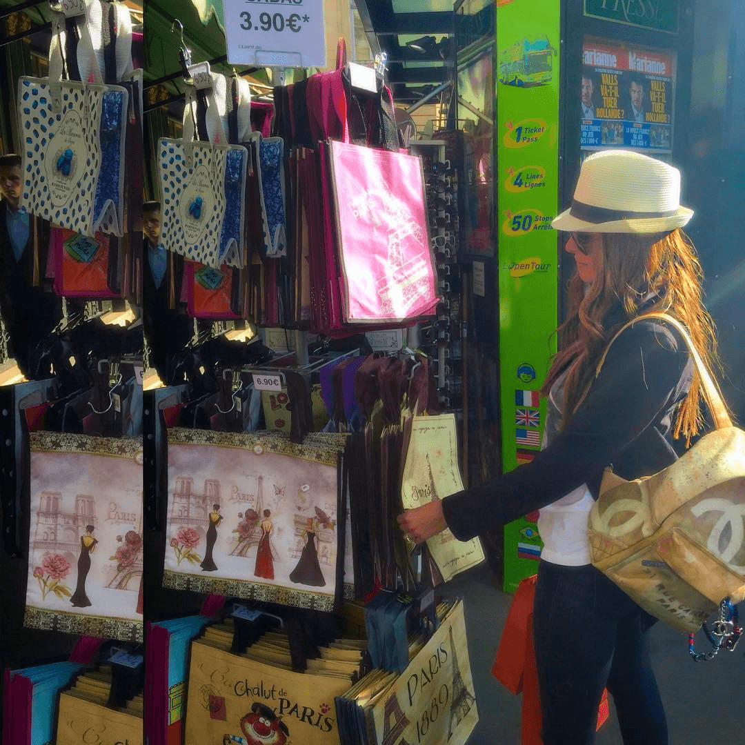 A Gali le encantan los souvenirs.