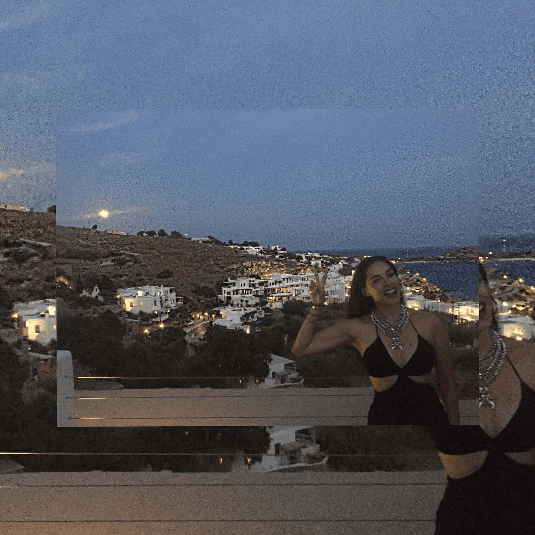 Disfrutando del atardecer en Mykonos, Grecia.