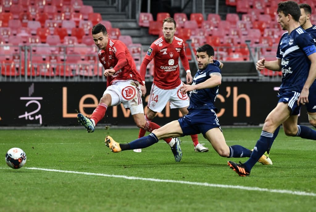 La jornada 24 del futbol francés cerró con 7 victorias, Stade Brestois 29 venció 2-1 a Bordeaux, Montpellier se impuso en casa 4-2 al Dijon, Nimes Olympique perdió en su estadio 3-4 frente al Mónaco, Nice goleó 3-0 a Angers, Sain Etienne se impuso por la mínima a Metz, Nantes cayó en casa frente al líder Lille 0-2 y el PSG salió victorioso en su visita al Olympique de Marseille.