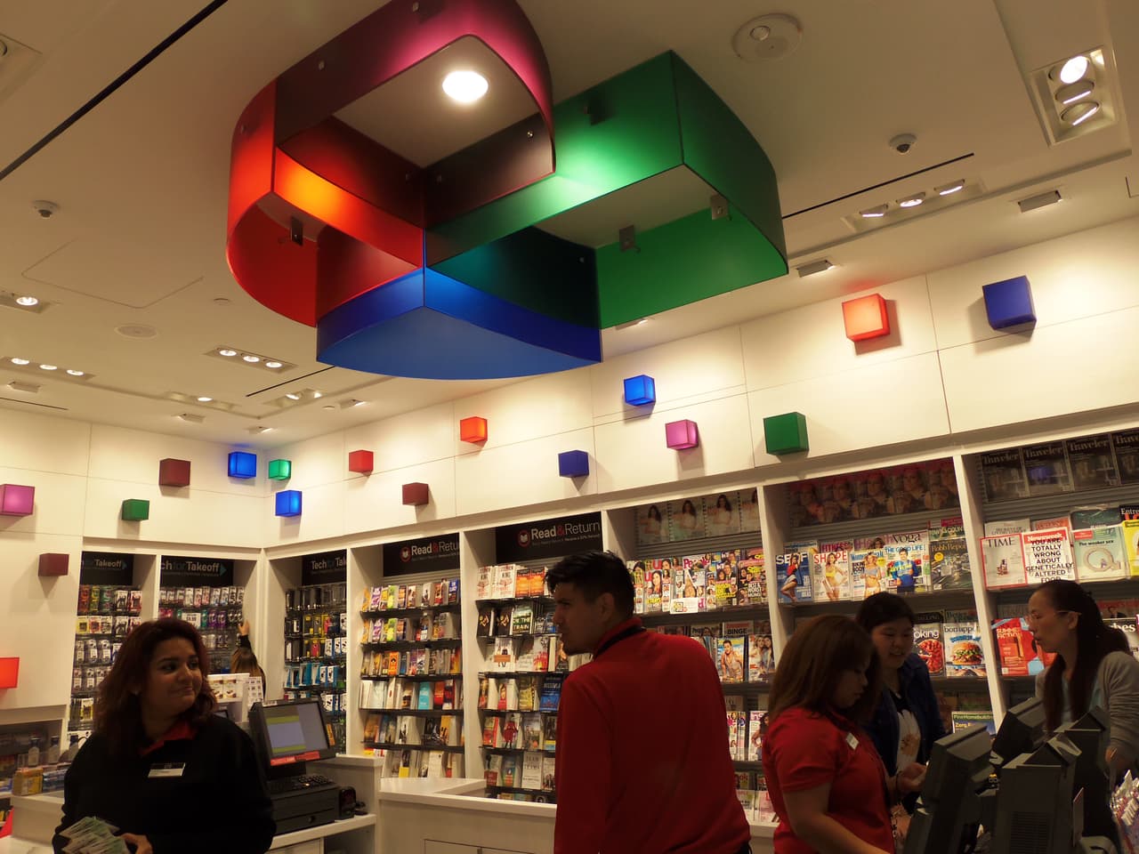 Así se festejó la inauguración de la tienda de Univision en LAX