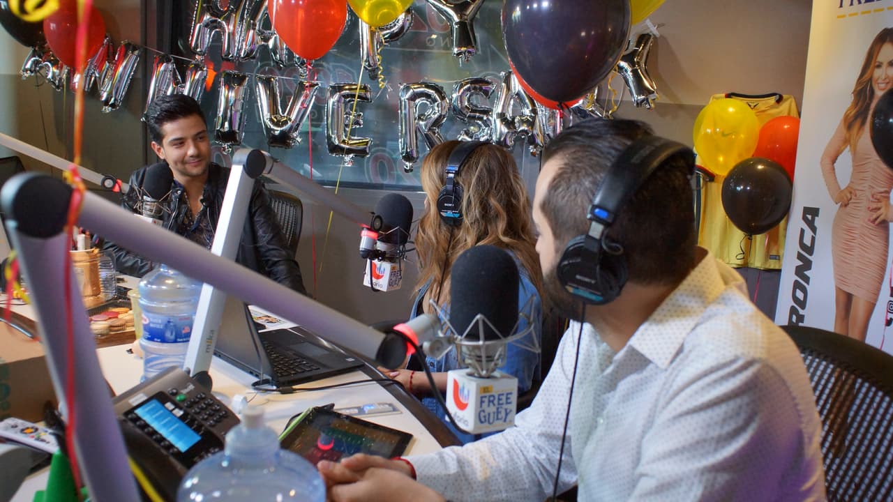 Las sorpresas no pararon ahí, porque más tarde entró a cabina ni más ni menos que 
<b>Luis Coronel</b>.