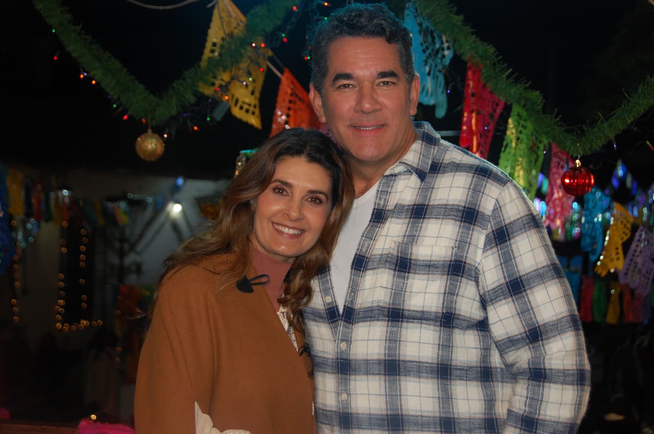 <b>Mayrín Villanueva y Eduardo Santamarina</b> son los protagonistas de
<b> Somos Navidad</b>, el cuento que Univision presenta para celebrar estas fiestas.