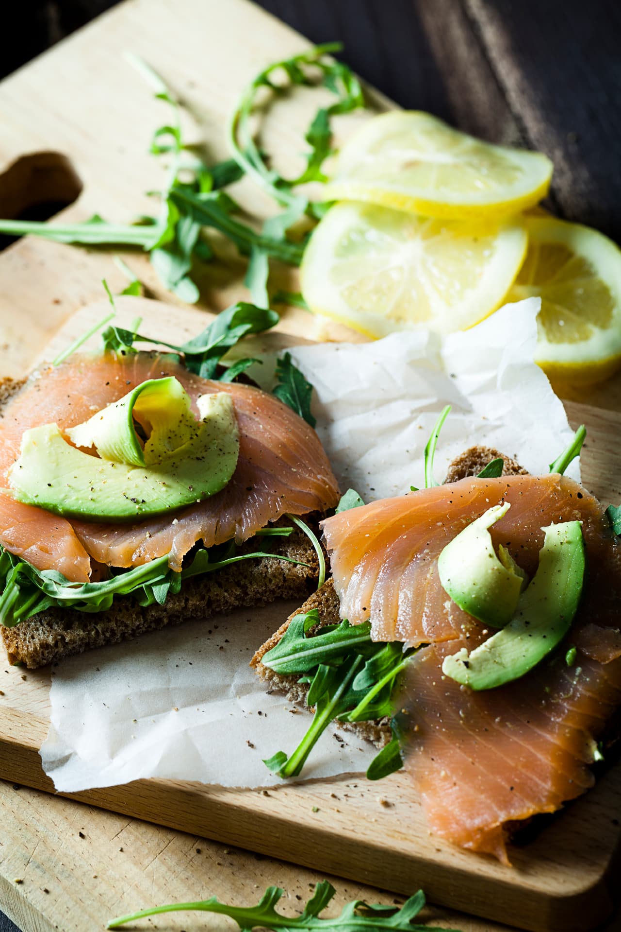 Si bien esta dieta es criticada por lo restrictiva que es, también está abierta a otro tipo de alimentos que aportan contenido energético y nutrimental distinto.
