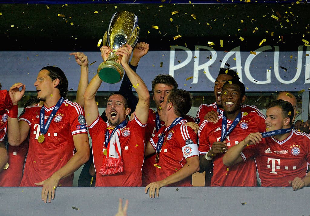 El duelo sucedió, en gran parte, porque Rangers FC celebraba su centenario; la serie fue a dos juegos para beneficiar a ambos clubes.