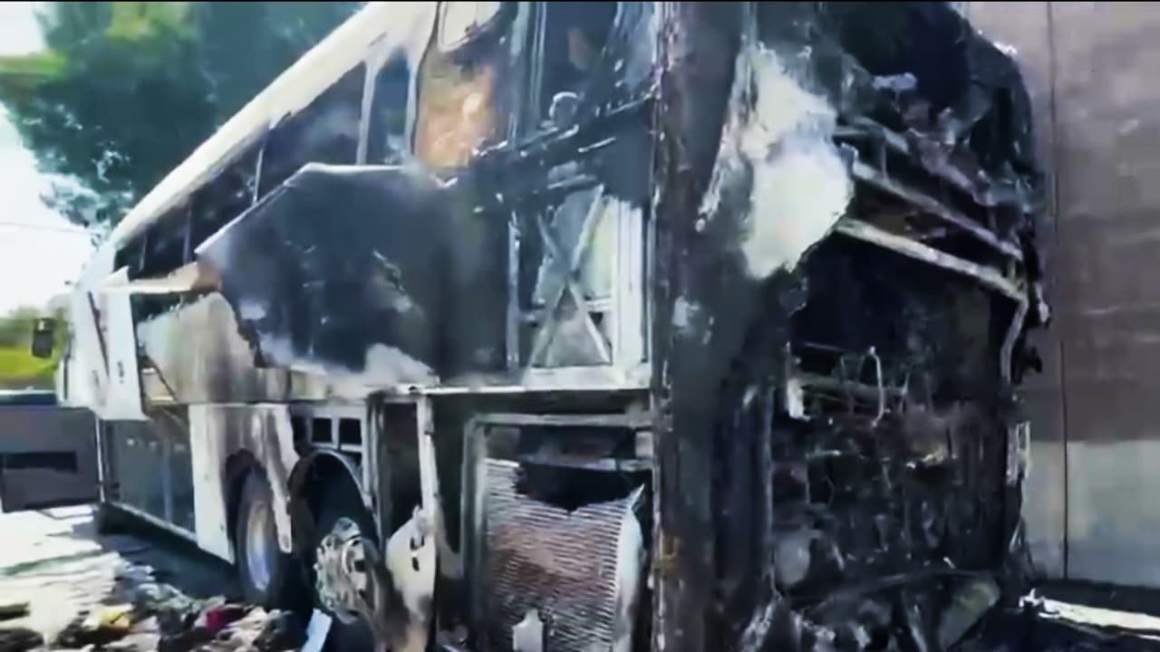 "Me preocupa": conmoción entre viajeros tras incendio mortal de un autobús con destino a México