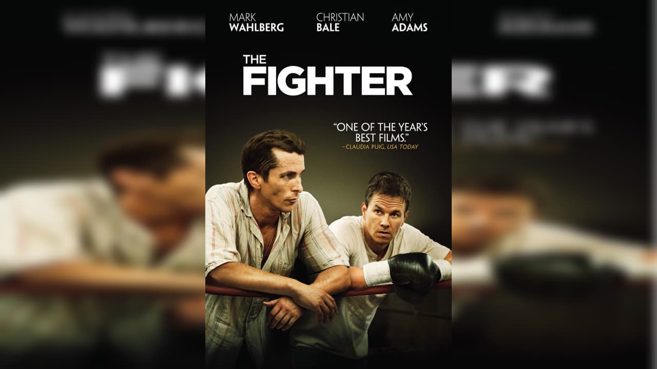 <b>The Fighter</b> - Massachusetts, años 80. Dicky Eklund (Christian Bale), un boxeador conflictivo pero con talento, intenta redimirse entrenando a su hermano menor. En sus buenos tiempos había sido el orgullo de su ciudad natal por haber tumbado una vez al campeón del mundo Sugar Ray Leonard; pero después vinieron los tiempos difíciles en los que se hundió en una peligrosa mezcla de drogas y delincuencia.