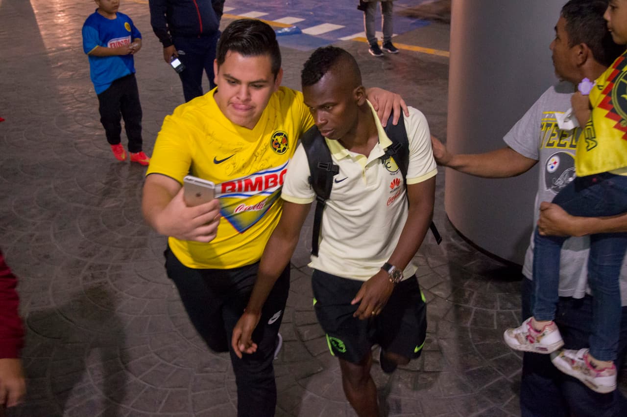 En el comienzo con América, Darwin fue uno de los favoritos de los fanáticos, los mismos que después pedirían que fuera excluído del equipo.