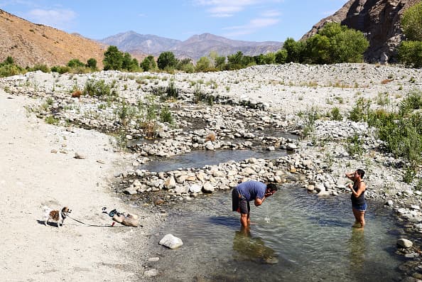 Un análisis de Climate Central advirtió el aumento en las temperaturas extremas en varias ciudades de EEUU, entre ellas Bakersfield, Sacramento, Palm Springs y San Francisco.
<br>
<br>En el valle de Coachella, en Palms Spring se reportaron entre 115 a 120 grados ° F en 2021, temperaturas peligrosas para los residentes de la zona por lo prolongado de las condiciones.