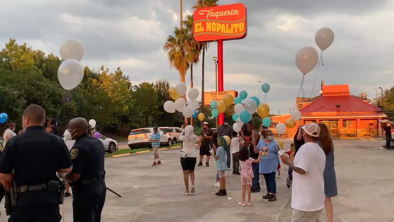 La fiscal del condado Harris, Kim Ogg, dijo haberse reunido con los familiares de Chávez y aseguró que realizará una investigación para determinar a los responsables de su muerte.