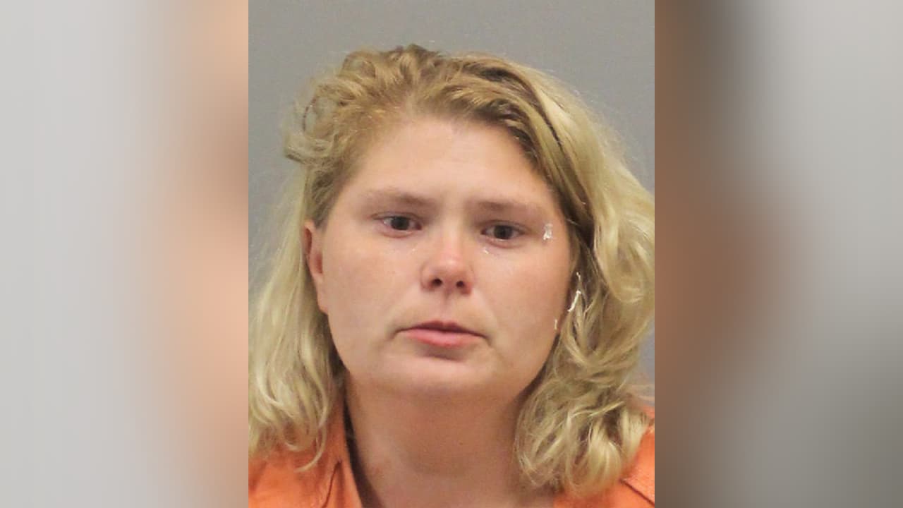 Kyra Ashlei Suzrez está acusada de fraude con uso y posesión de identificación.