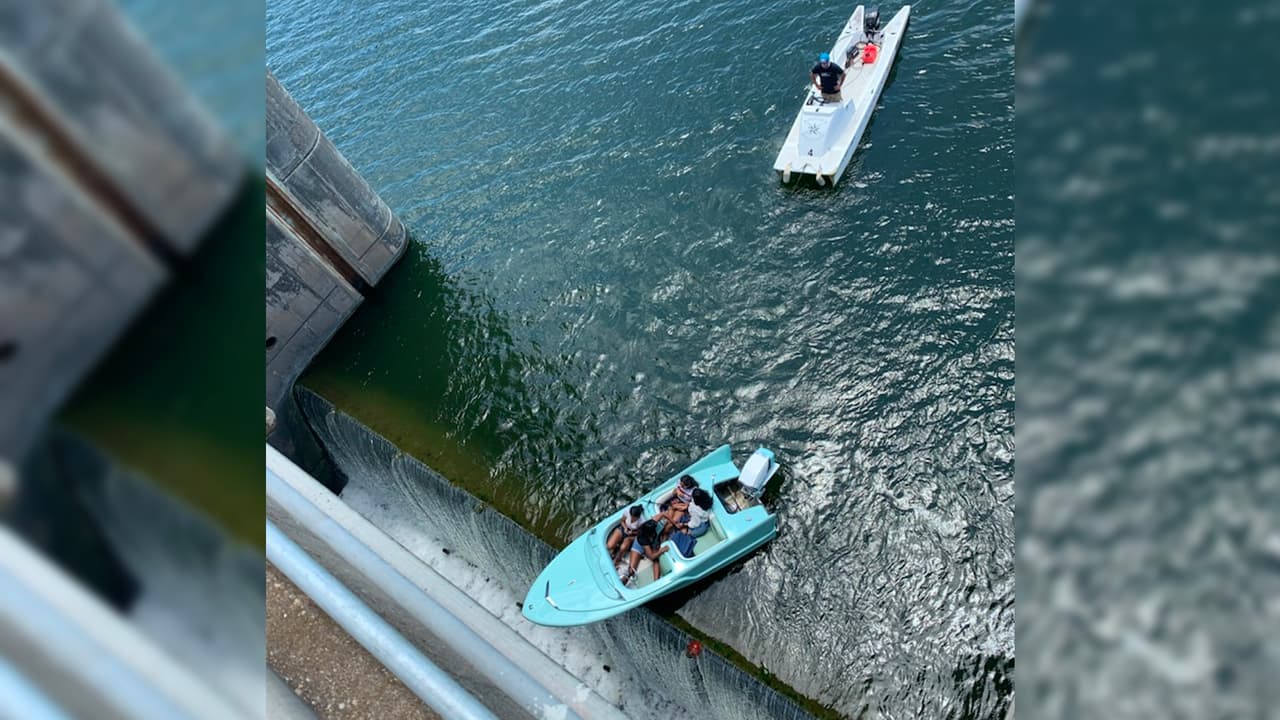 “Se tambaleaba”: así fue el rescate de un bote con pasajeros a punto de caer de una represa en Austin