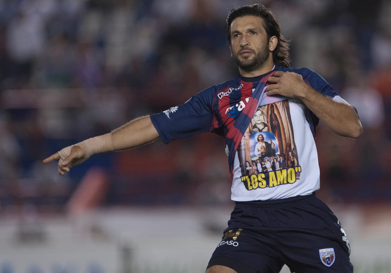 Otro caso muy conocido fue el de Francisco Fonseca, el jugador que se hiciera famoso con Cruz Azul fue perdiendo su contundencia y brillo con Tigres y Atlante, al final pasó a la liga costarricense para jugar con el Santos de Guápiles, 6 meses después anunció su retiro.