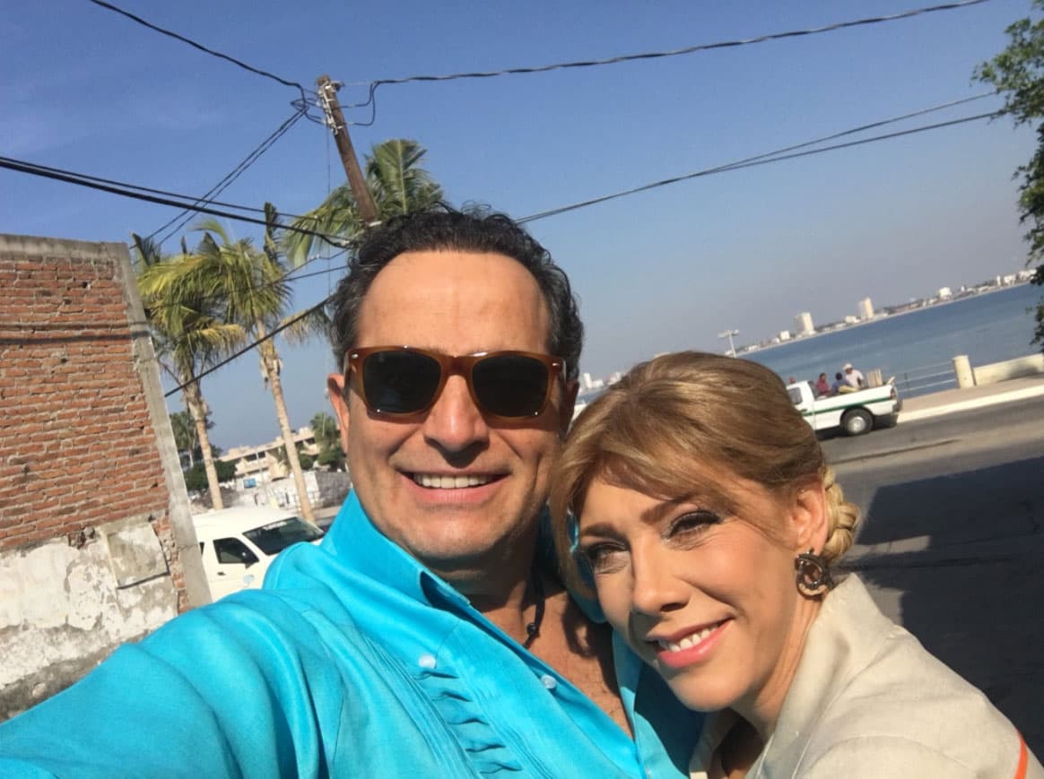 <b><a href="https://www.univision.com/programas/novelas/omar-fierro-esta-de-regreso-en-las-telenovelas-recuerda-su-trayectoria-fotos">Omar Fierro</a></b> será el padre de las cuatro protagonistas, aunque cada una tiene una madre distinta.