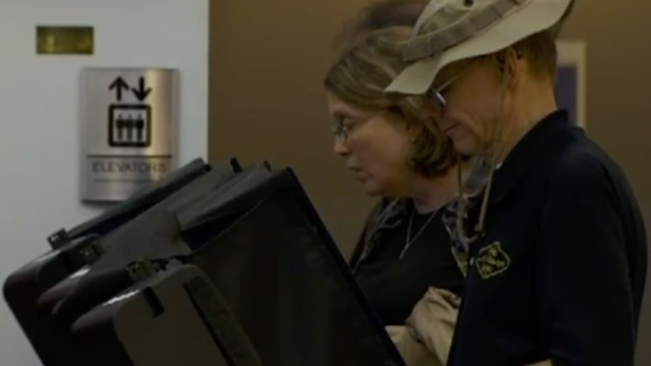 Agregó que en esta ocasión la boleta es muy larga y que los votantes deben estar preparados para tener dos hojas de papel.
