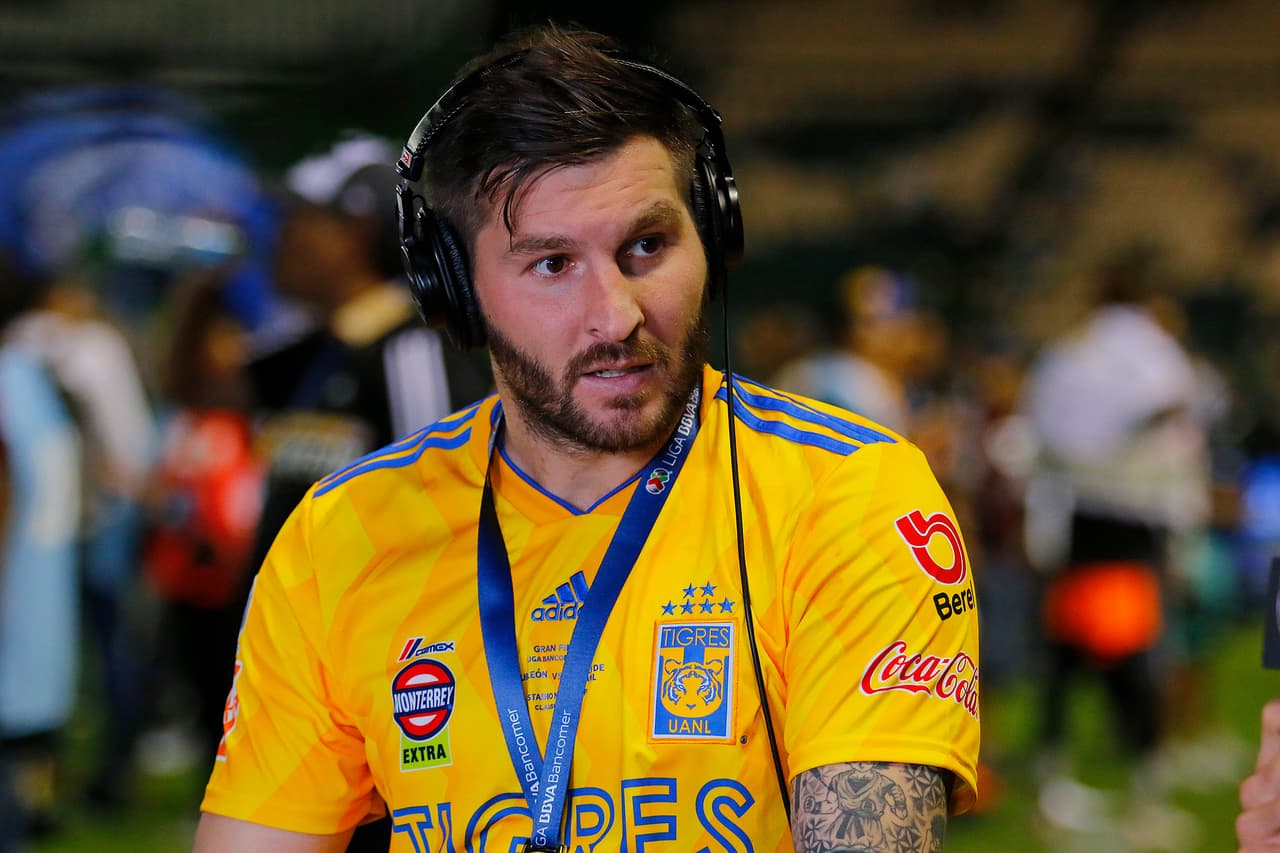 ¡Tigres se proclama Campeón del fútbol mexicano! Los felinos regiomontanos cosecharon su séptimo título de la Liga MX y se cuelan, aunque muchos se sigan negando a aceptarlo, entre los grandes del balompié azteca. Luego de superar en una Final de un solo gol a los Esmeraldas del León, así se dieron los festejos de los Tigres en patio ajeno, imágenes para el recuerdo y que hay que darse un tiempo para echarles un ojo, sobre todo la fiel afición de los felinos regios.