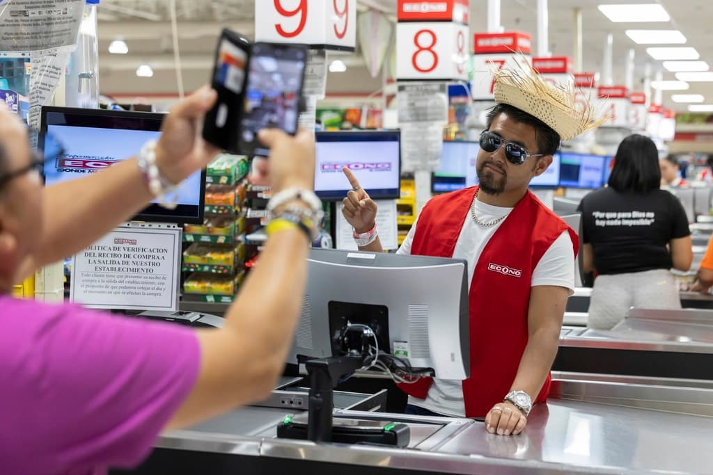 La residencia de conciertos de Bad Bunny en San Juan ha transformado la economía de Puerto Rico, generando cerca de 200 millones de dólares y reservando más de 48,000 noches de hotel, en una época que normalmente registra baja actividad turística antes de la temporada de huracanes.