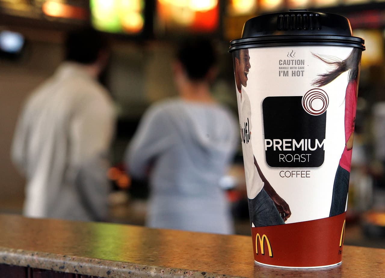 McDonald's sirve por error a una embarazada un café con un líquido limpiador