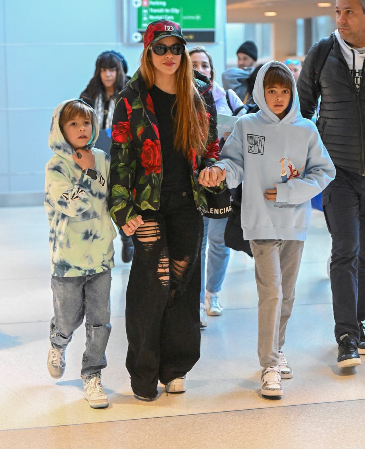 Shakira y sus hijos a su llegada a Nueva York.