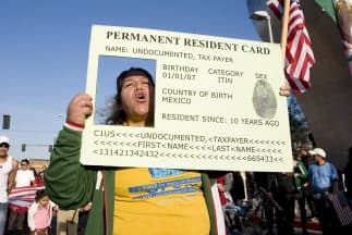 Pedí la ciudadanía pero se vence mi residencia: ¿debo renovar la green card? Respondemos tus preguntas de inmigración