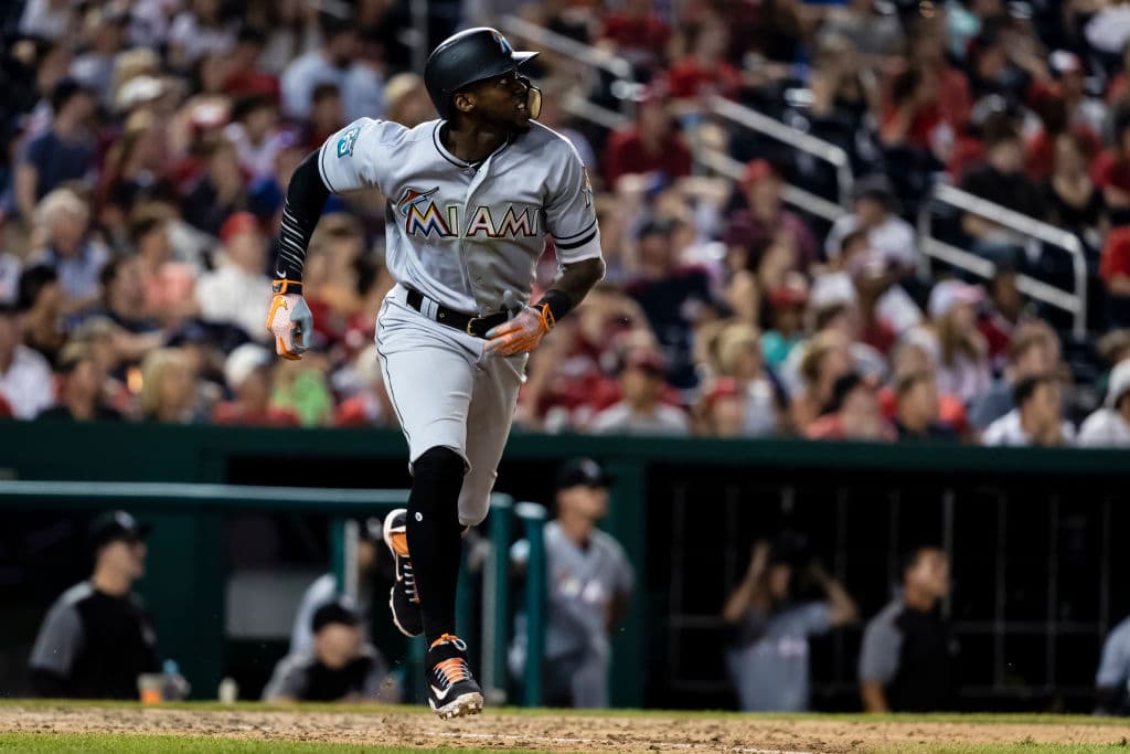 El jardinero Cameron Maybin es cambiado de los Marlins a los Seattle Mariners. Miami recibe a un prospecto que falta por confirmar, más dinero.