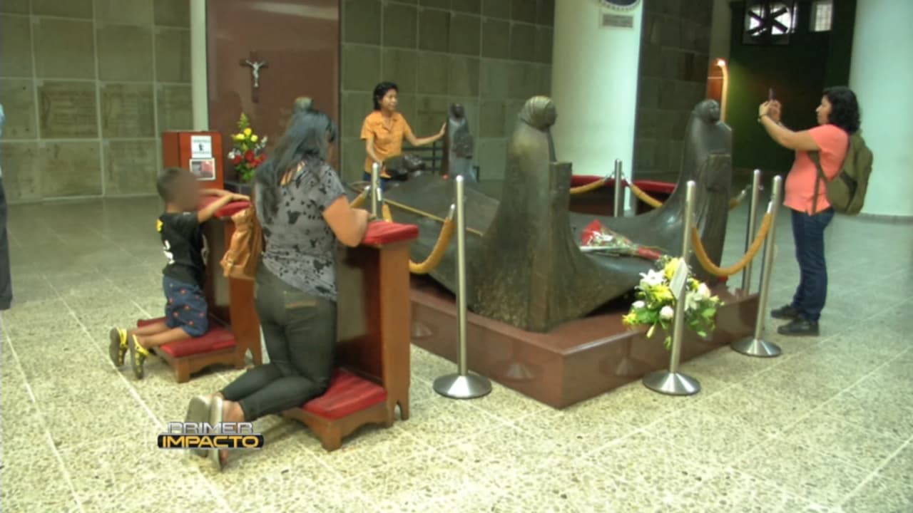 Una mujer Salvadoreña busca ayuda para salvar su vida y la de sus hijos