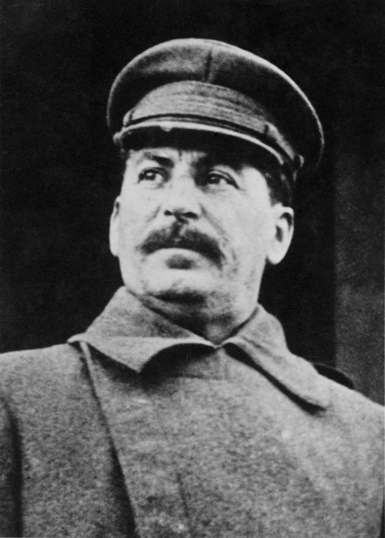 <b>Joseph Stalin</b>. Además de liderar los tiempos más sólidos y sangrientos de la revolución comunista soviética, trabajaba para los Illuminati.