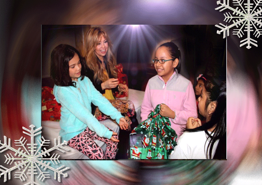 Thali y su hija Sabrina repartieron regalos a los niños más pobres del Bronx, en Nueva York y así darles una alegre Navidad. ¡Checa los detalles de esta hermosa experiencia!