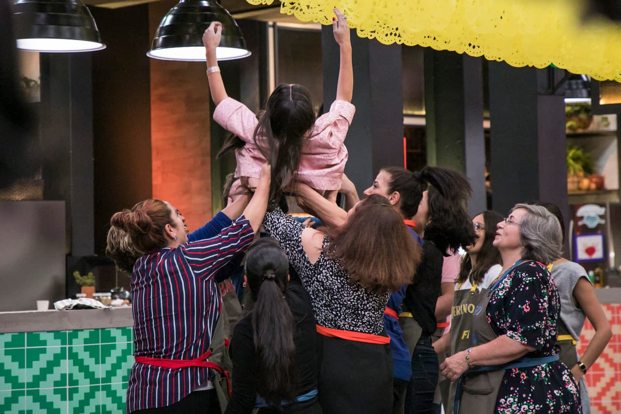 Y lanzando a Inés Gómez Mont por los aires.