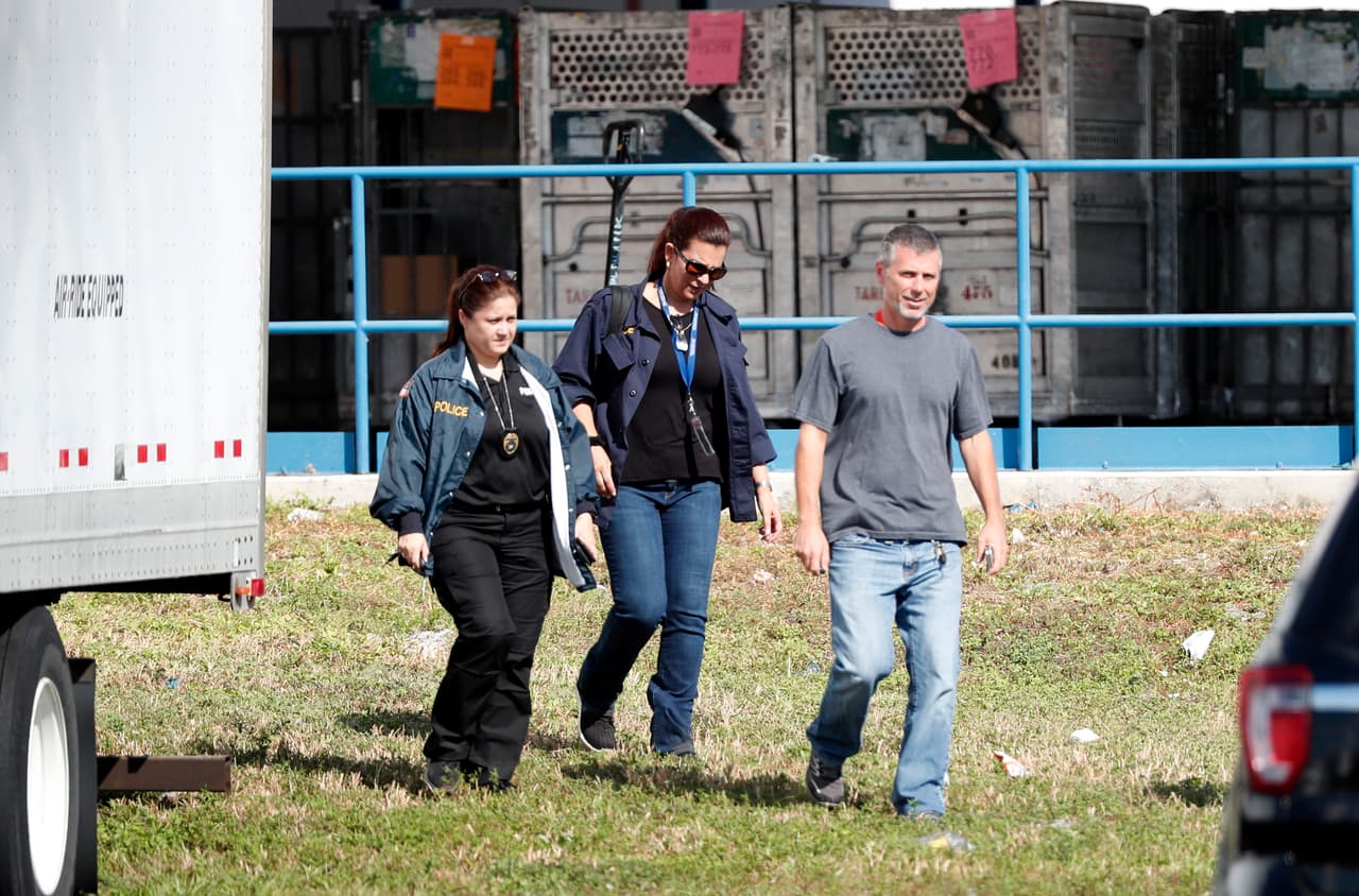 El lugar donde fue arrestado está a media hora de una agencia de correos localizada en Opa-Locka, Florida. Las autoridades investigan si algunos de los paquetes con explosivos fueron enviados desde allí.