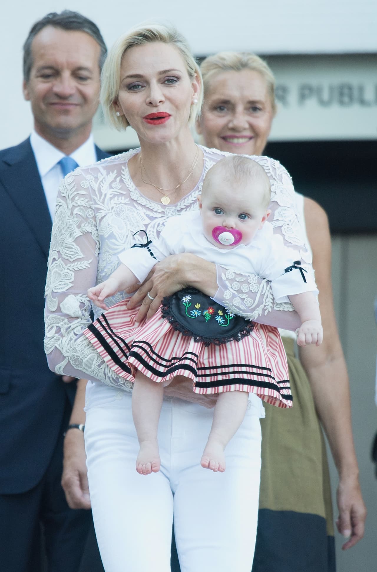 Obviamente, Alberto no estaba con ella.