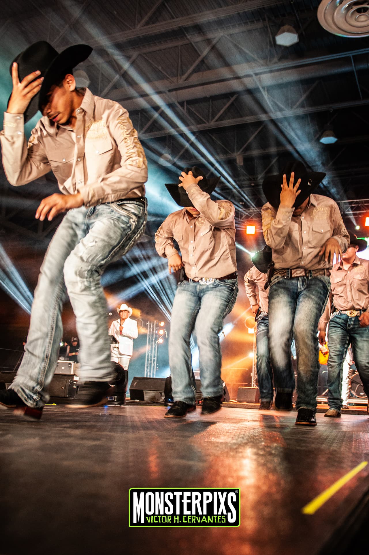 Además de Banda La Misma Tierra, La Fiera de Ojinaga, Los Ligaditos, La Zenda Norteña, Kikín y Los Astros, y Obzesión.