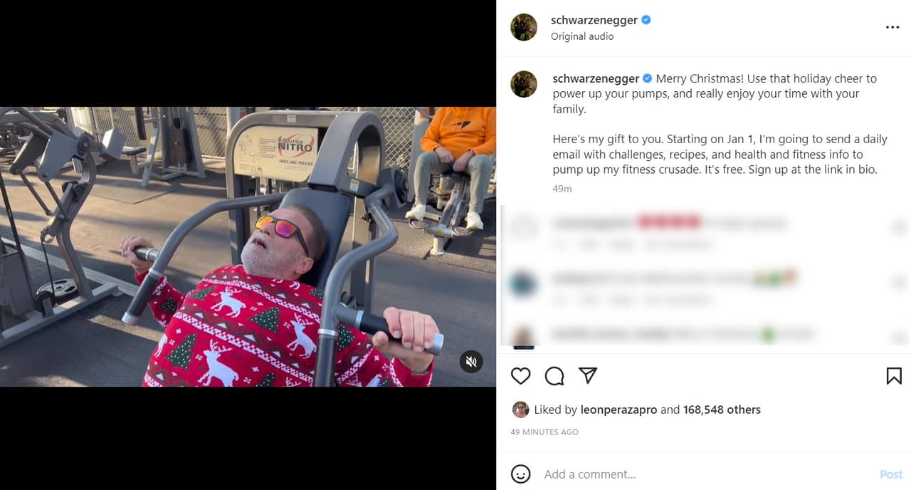 <b>Arnold Schwarzenegger</b> escribió un original mensaje navideño para que sus seguidores mejoren su salud física.