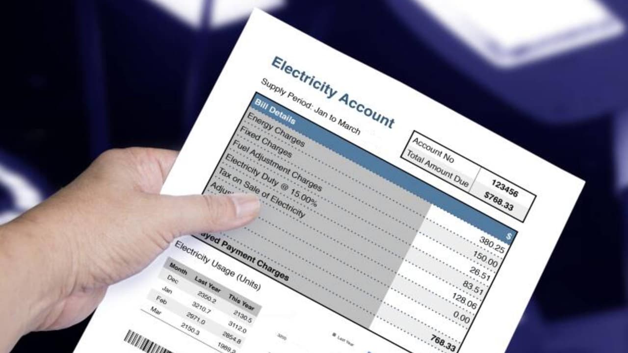 Y finalmente deberás entregar 
<b>dos comprobantes de residencia</b> del estado de Arizona, como pueden ser:
<br>- Factura de servicios (luz, agua, gas, teléfono),
<br>- Estado de cuenta de la tarjeta de crédito,
<br>- Estado de cuenta del banco,
<br>- Póliza de seguros.