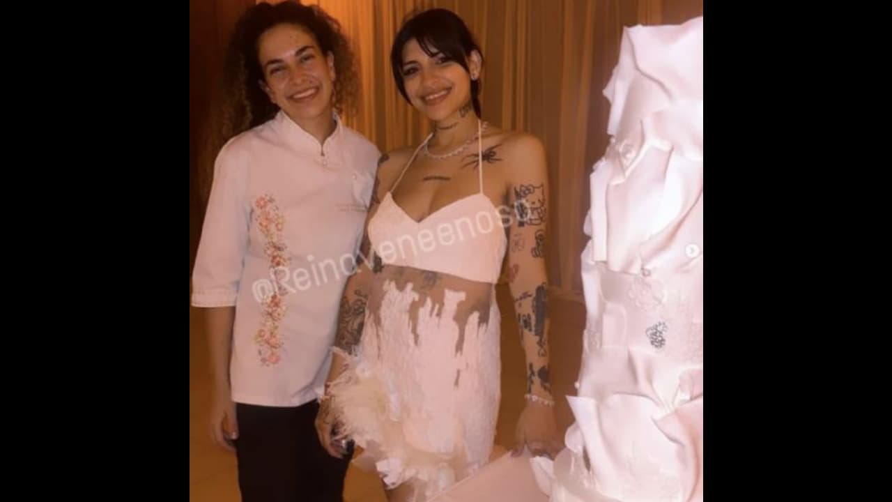 Cazzu desató rumores de embarazo por esta foto en la boda de su hermana