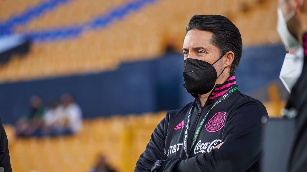 ¡Apoyo máximo! Yon de Luisa asiste a entrenamiento del Tri Femenil